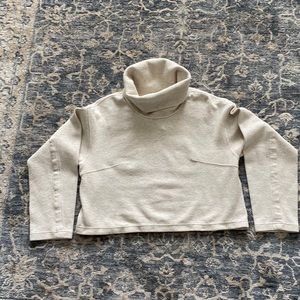 Lululemon xs/s cream sweatshirt